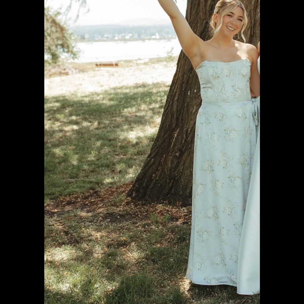 Floral Maxi Dress in Light Blue - Picture 4 of 4